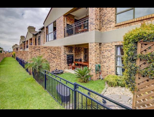 2 BEDROOM TOWNHOUSE FOR SALE IN RAVENSWOOD